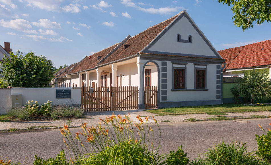 Tschardakenhof Aussenansicht